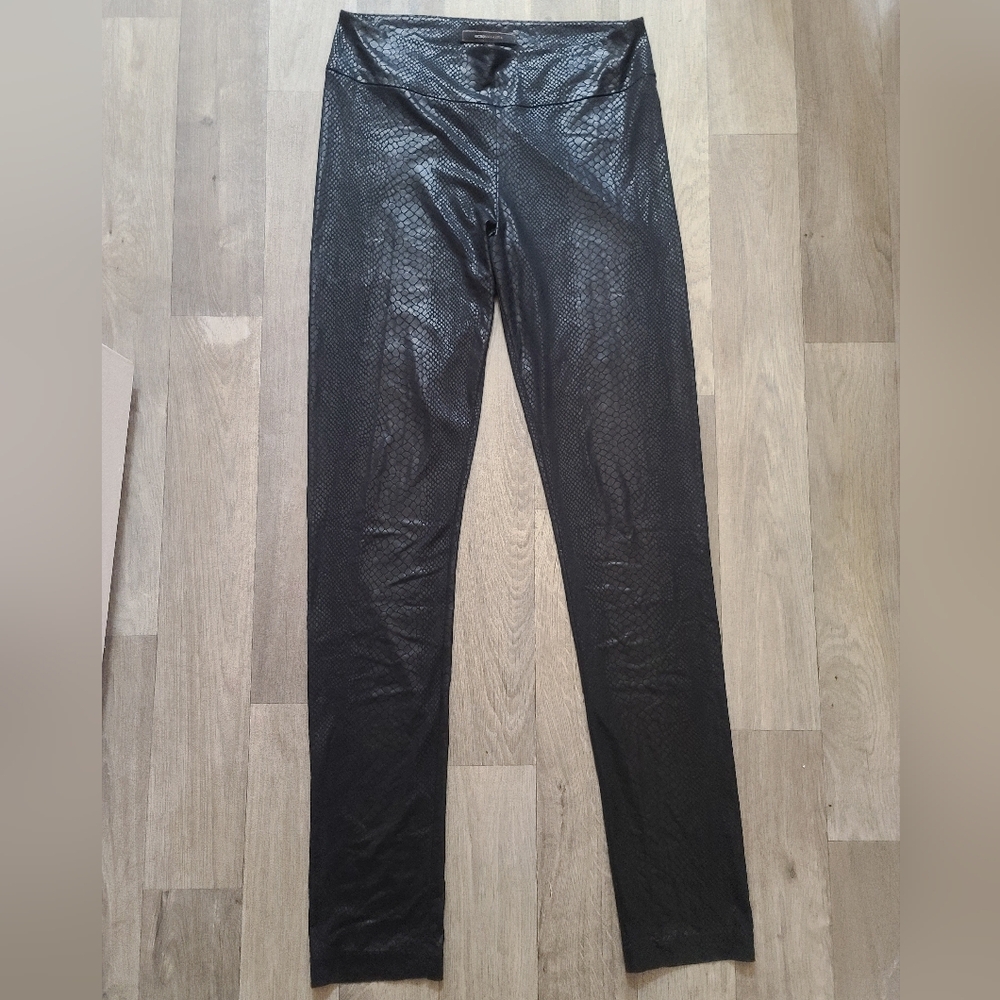 🦄 BCBG Max Azria Snakeskin Sleek Black Pants